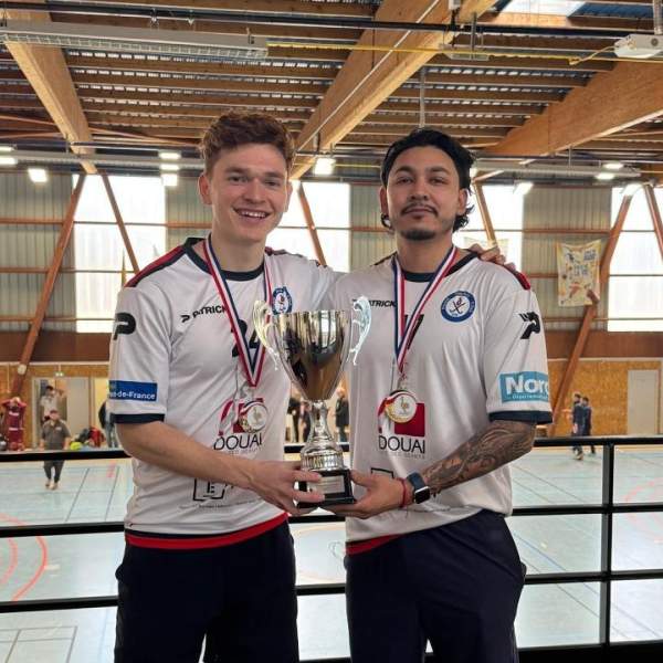 UN PAR DE JUGADORES SONORENSES DE HOCKEY LOGRAN CAMPEONATO DE SALA EN LIGA DE FRANCIA 
